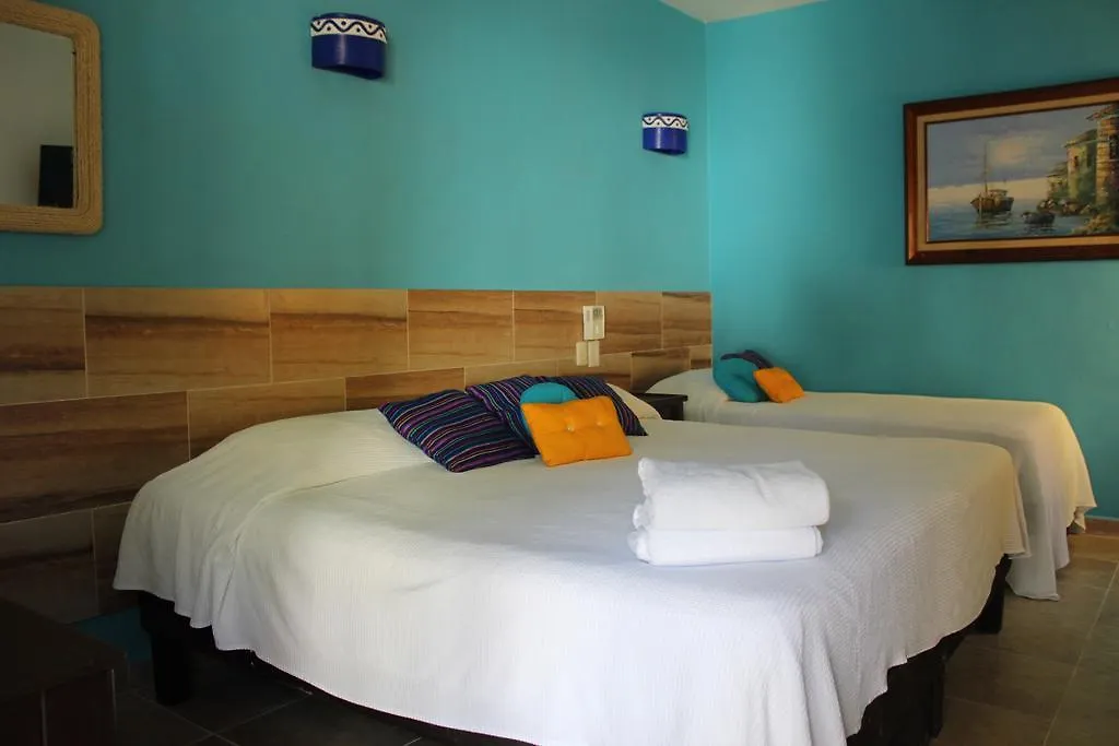 El Acuario Hotel بلايا ديل كارمن 3*,
